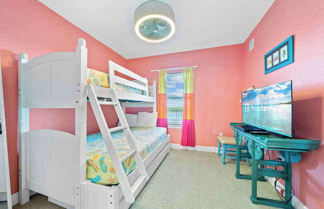 Crystal Tower Comfort Condos by Hosteeva - Photo 24