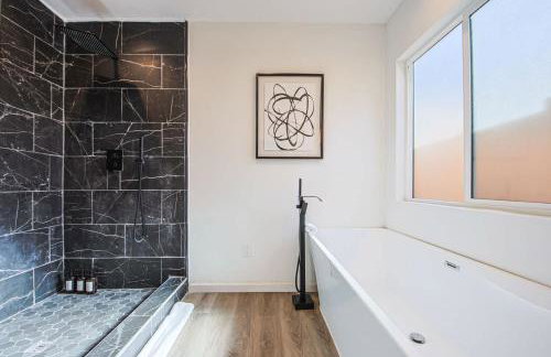 Bright & Charming 3BR Home 10 Mins from Venice Beach - Foto 14