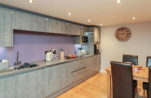 Tornado Engine Shed - Photo 11