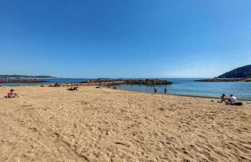 Awesome Home In Fréjus With Kitchen - Foto 18