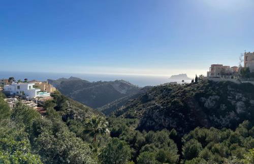 Tranquility, sun, breathtaking views & 7 minutes drive to sea - Foto 22