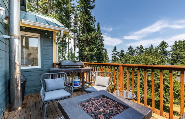 Seaside Getaway by Avantstay Deck w Views - Photo 1