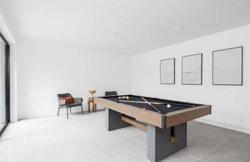 Blue Jay Villa by Rove Travel - Luxe Home with Pool - Foto 18