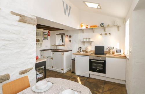 East House - Photo 11