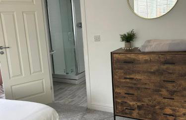 Beautiful 4-Bedroom Home for Groups & Families - Foto 23