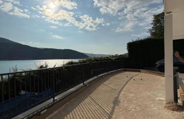 La Maison du Lac sleeps 10 and has air conditioning - Foto 12