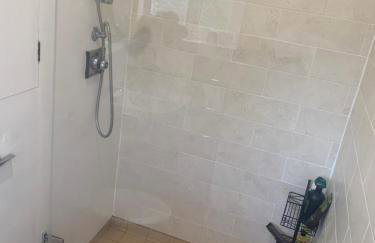 1 mile from Harry Potter Tour Self Contained Flat One bedroom plus new sofa bed in lounge - Foto 13