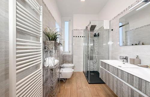 FREE PARKING - Elegant Two-Bedroom Apartment with Balcony - Foto 17