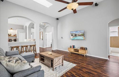 NEW - Poolside Oasis Heated POOL Home - 2000 SF - Foto 23