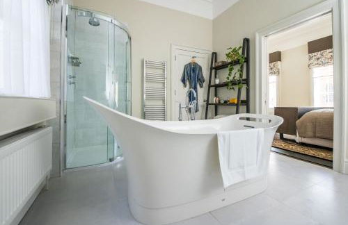 Bespoke Central Town House - Photo 16