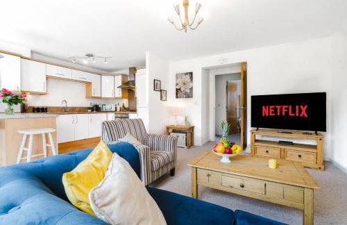 2BR Flat Near City Centre with Free Parking - Foto 1