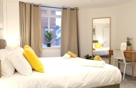 Lovely 2 Bed Apartment w Garden near Northampton - Photo 7