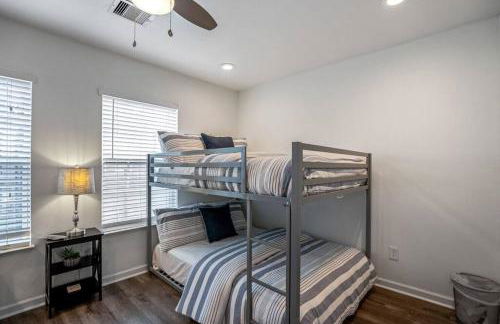 Winter Retreat 3b 3ba Huge backyard Mins from Downtown - Foto 23