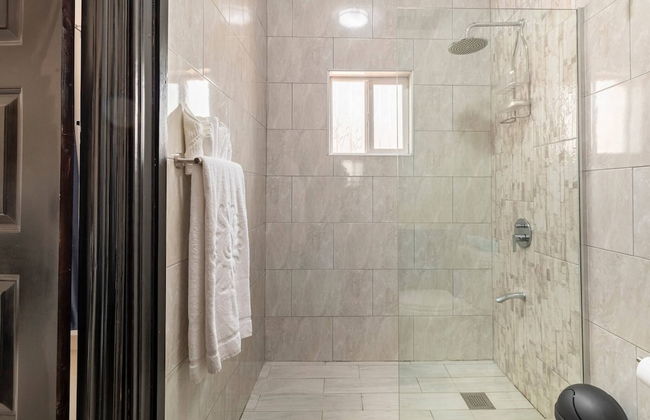 Luxury Living Modern & Contemporary Home With Brand New Pool in Manor Park - Foto 33