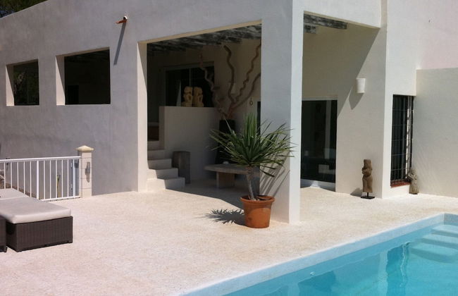 Villa in Cala Tarida With Private Pool & Sea View - Photo 32