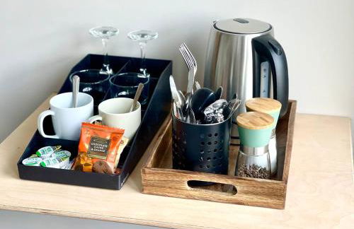 Luxury King-Bed EnSuite with Quiet Private Patio - Foto 17