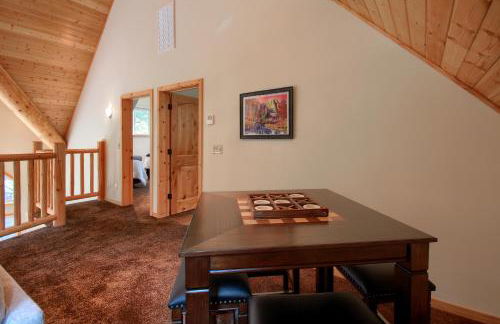 Rivercrest Lodge with Hot Tub-Pool Table-Firepit - Foto 25