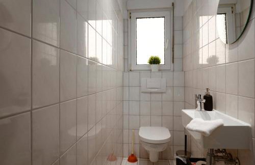 Große, gemütliche 4-Zimmer-Ferienwohnung mit guter Verkehrsanbindung im Süden von Heidelberg - Photo 54