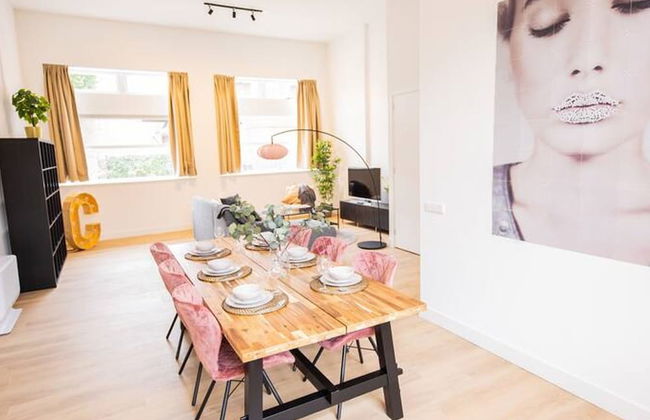 Serviced 3BR Apartment in Utrecht - Photo 1