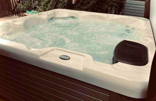 Spacious Cabin with Private Hot Tub, and Private Pool, in 5 Acres - intimate Special stay For 2 Adults - plus 1 child under 2 and up to 2 dogs stay for free - Foto 27