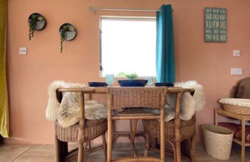 A charming unique lodge, with log burner and incredible views - Foto 21