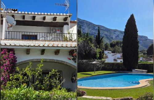 Townhouse in Las Rotas - Foto 1