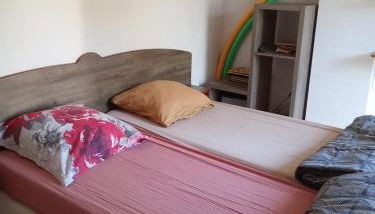 t3 duplex la maison du perroquet 2 chambres 2 piscines dans un village de vacances a saint geniez d'olt aux portes de l'Aubrac - Photo 3