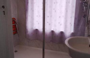 4 bedroom Home Family or Work Stay London - Photo 29