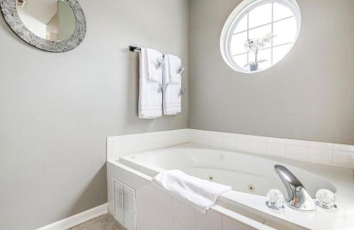 Home Sweet Home with Private Pool and Patio! - Foto 19