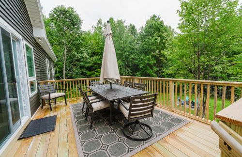 NEW! Modern Getaway - Hot Tub l Fire Pit l Pool table - Foto 41