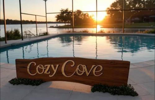 CozyCove near Disney Universal Pool Home Sleeps 10 - Foto 1