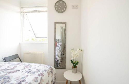3 bed Modern Home, Vibrant & Stylish, Sleep upto 7 - Foto 15
