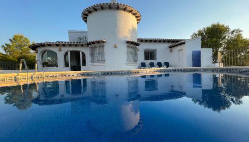 Private Hilltop Villa with Sea and Mountain Views - Foto 2