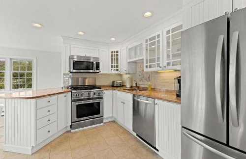 Breathtaking Cape Cod Beachhouse with Private Beach Access Near Sandwich, Massachusetts - Foto 2