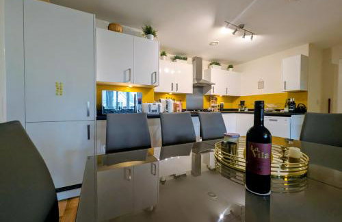 Modern 2 bedroom Flat with Parking Balcony and WiFi - Foto 4