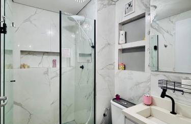 Ap completo com ar e garagem coberta próximo ao metrô - Foto 22