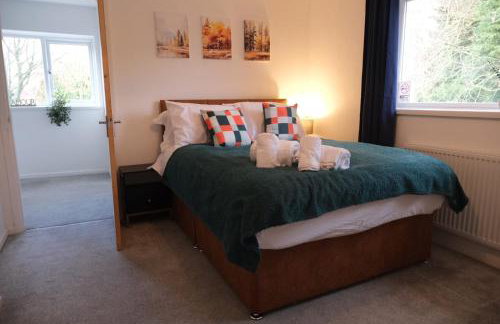 Comfy, Modern, 3 Bed House - Free Parking - Quiet Area - Near Solihull, NEC, Airport - Foto 1