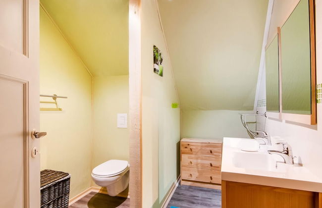 Tranquil Holiday Home With Private Garden - Photo 19