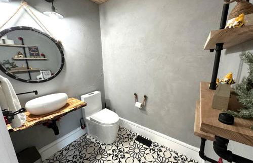 Cheerful 4 bedroom home w/ fireplace & game room - Foto 24