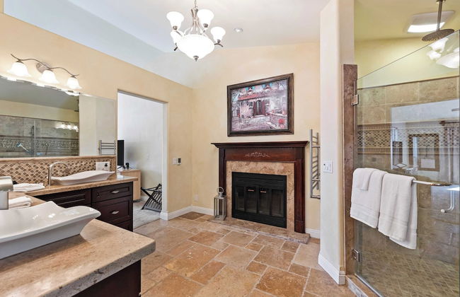 Chardonnay Charm by Avantstay Luxe Group Retreat w/ Pool Mins to Wineries - Foto 23