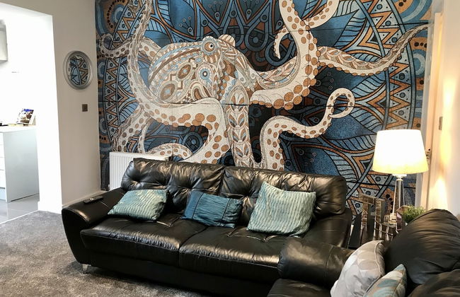 Stylish 3 Bedroom House Only 5 Mins From M6/m58 - Photo 23