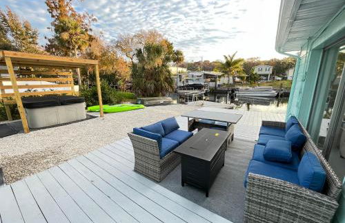 Weeki Wachee Retreat Canal home with hot tub kayaks canoe and boat with trolling motor included - Foto 2