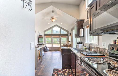 Eureka Tiny Home with Hot Tub and Community Beach! - Foto 13