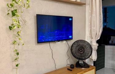 Aconchegante, completo e ótima localização - Foto 3