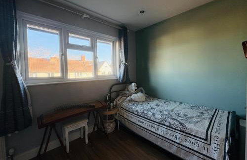 Stylish 2-Bed house, workspace & Easy London Access! - Foto 9