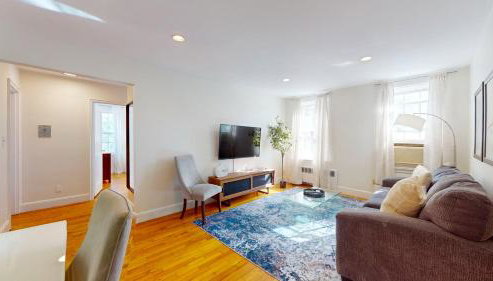 Bright 2br In Brookline - Photo 2