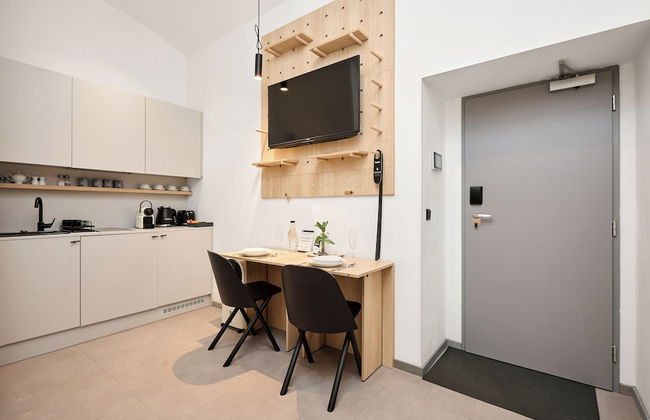 HONEST Karlín - Foto 67