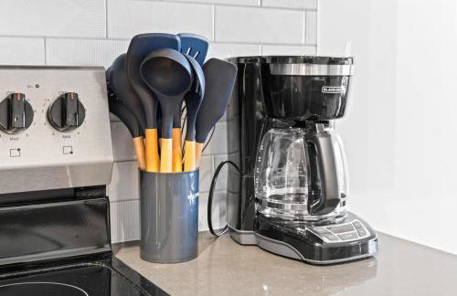 Cozy 2BR Retreat near Downtown - Foto 42