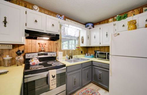 Smoky Mtn Hideaway Screened Porch and Fire Pit - Foto 10