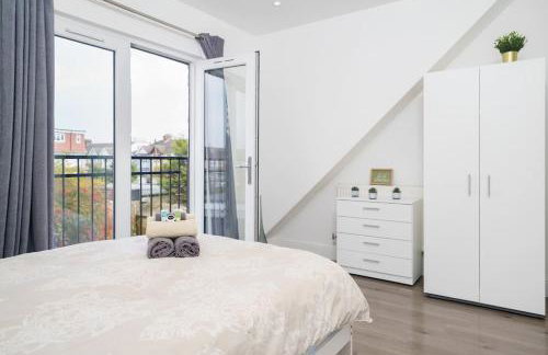 Beautiful 4 Bed Immaculate Condition Refurbished Property - Foto 21